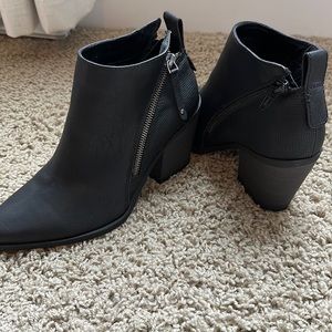 Universal Thread bootie